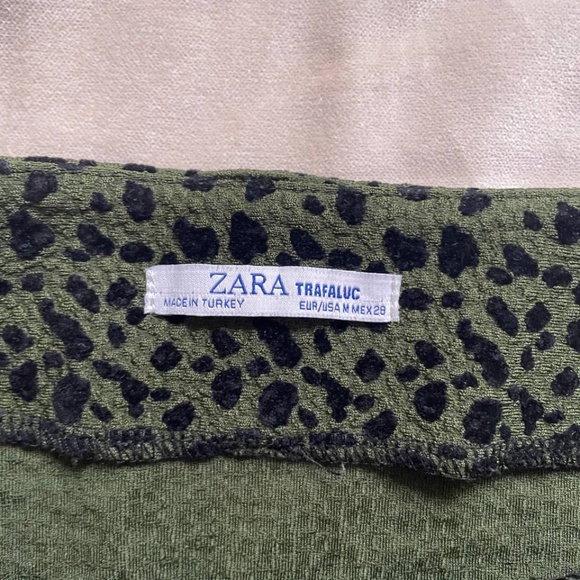 Zara Green Trafaluc Animal Print Mini Skirt Size M. Good condition - Picture 2 of 3
